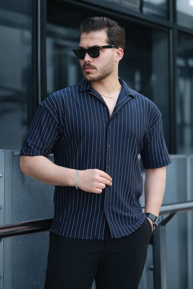Apaş Yaka Krep Kumaş Çizgili Yarım Oversize Erkek Gömlek - Lacivert ürün görseli 1
