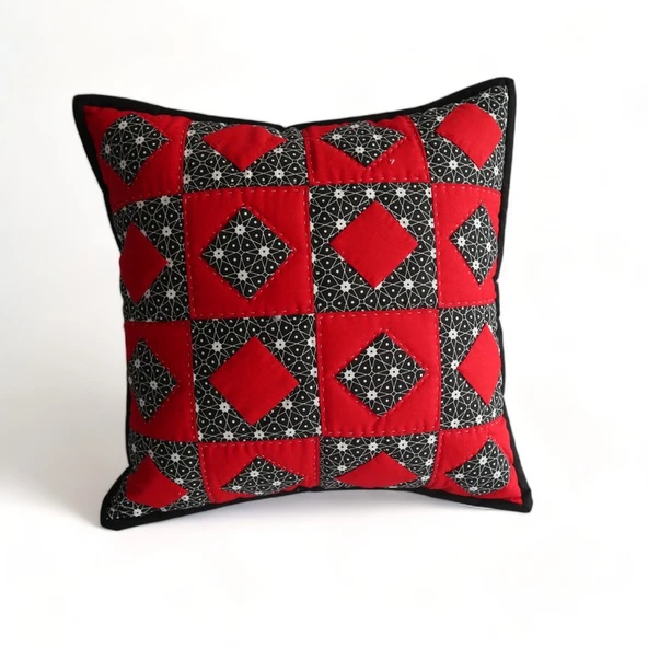 Patchwork El Yapımı Yastık Kırmızı Siyah ürün görseli 1