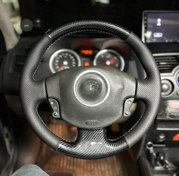 Renault Megane 2 Araca Özel Direksiyon Dikmeli Direksiyon Kılıfı (5D Kristal Karbon) ürün görseli 1