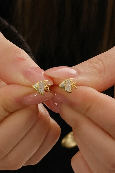 Gümüş altın yaldızlı baget kesim zirkon taşlı balık modeli küpe SGTL12826GOLD ürün görseli 1