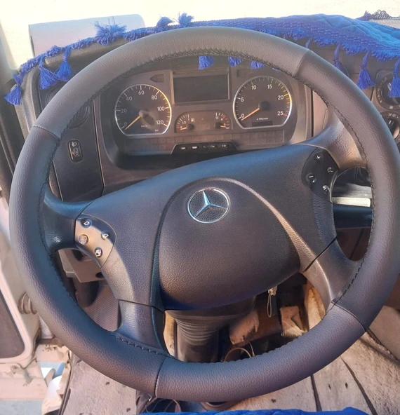 DİKİŞLİ DİREKSİYON KILIFI K.GRİ / SİYAH DERİ SİYAH DİKİŞLİ MERCEDES (FOTOĞRAFTAKİ DİREKSİYON) İÇİN ürün görseli 1