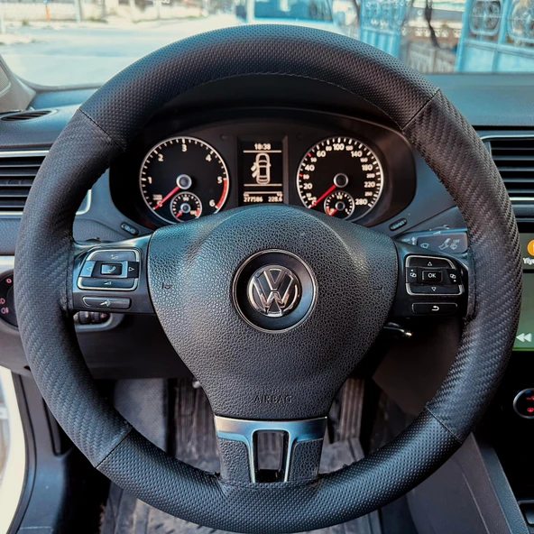 DİKİŞLİ DİREKSİYON KILIFI NOKTALI DERİ KARBON DERİ SİYAH DİKİŞLİ VOLKSWAGEN JETTA İÇİN ürün görseli 1