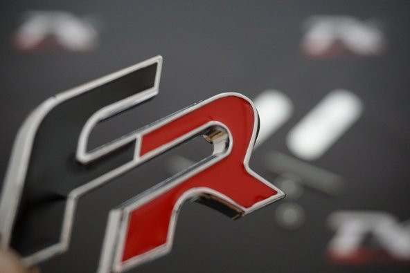 Seat FR Logo Ön Panjur Vidalı 3D Krom Metal Logo ürün görseli 1