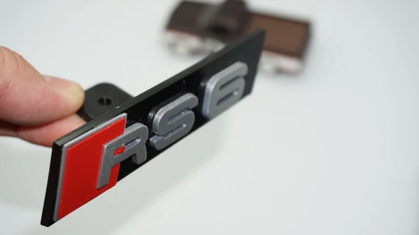 DK Tuning RS6 Gri Kırmızı Ön Panjur Logo Arma Audi İle Uyumlu ürün görseli 1