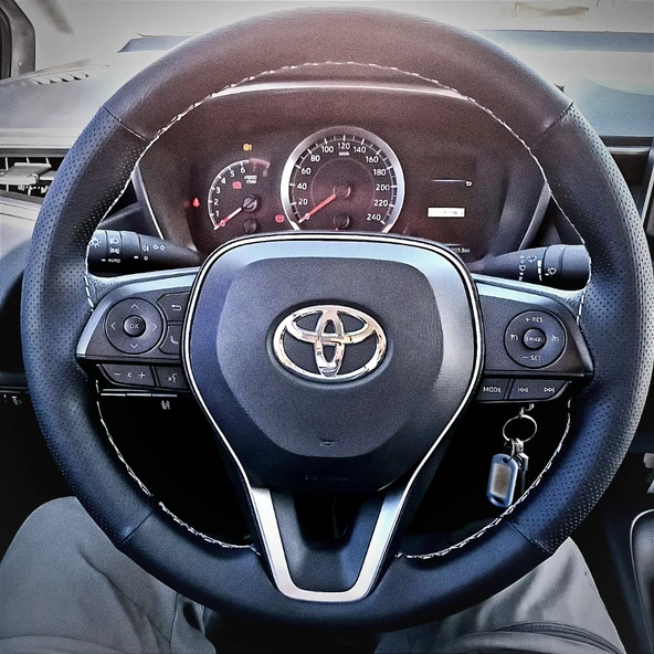 DİKİŞLİ DİREKSİYON KILIFI DAMARLI SİYAH DERİ NOKTALI DERİ GRİ DİKİŞLİ TOYOTA COROLLA İÇİN ürün görseli 1