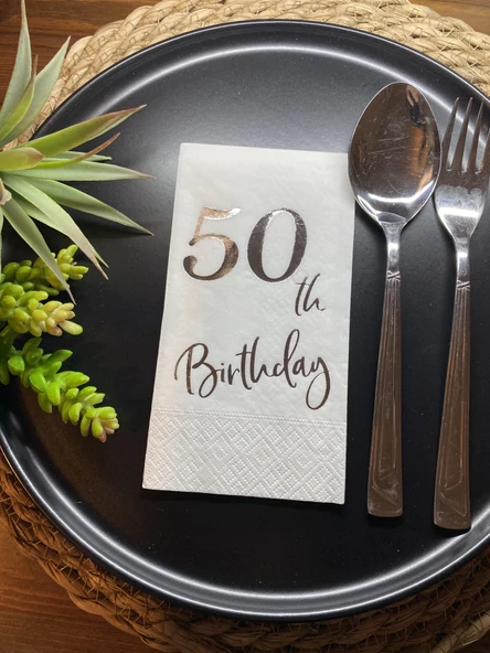 Gümüş Yaldızlı Beyaz Elli Yaş Bırthday Garson Katlama Peçete 16 lı ürün görseli 1