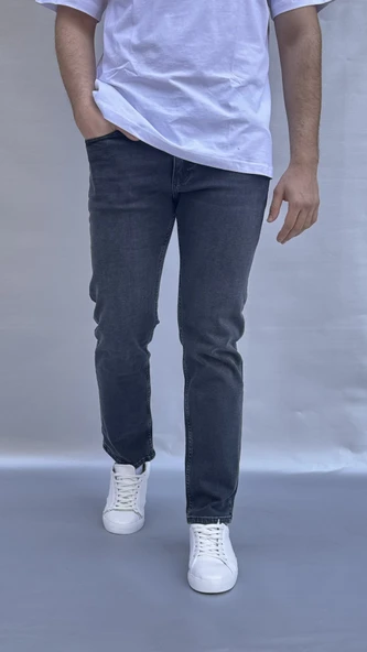 Yıkamalı Siyah Regular Fit Jean ürün görseli 1