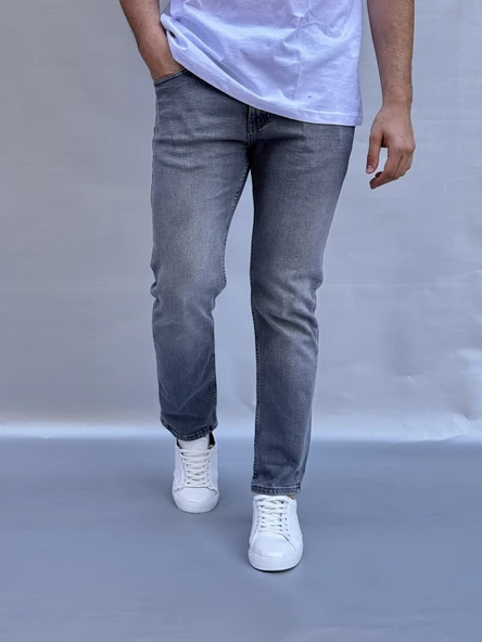Yıkamalı Gri Regular  Fit Jean ürün görseli 1
