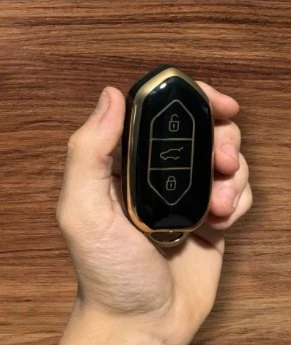 Togg T10x Uyumlu Anahtar Koruma kılıfı Siyah / Altın Detaylı Lütfen Anahtar Teyiti Yapınız ürün görseli 1
