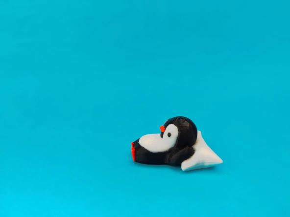 Sevimli Penguen Figürü – Hareketli Eklemli 3D Oyuncak - Resim 2