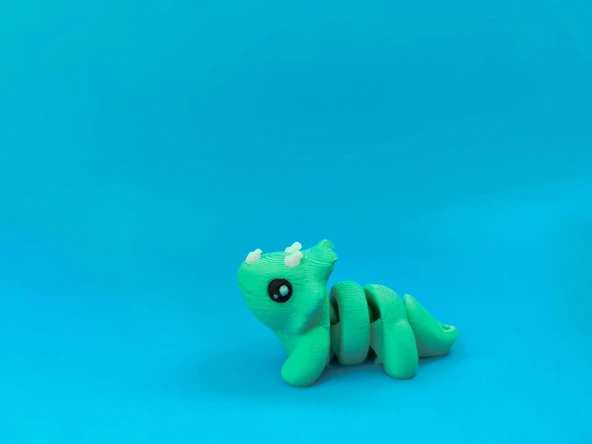Sevimli Triceratops Dinazor Figürü – Hareketli Eklemli 3D Oyuncak - Resim 2