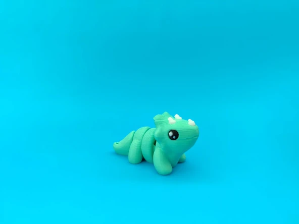 Sevimli Triceratops Dinazor Figürü – Hareketli Eklemli 3D Oyuncak - Resim 4