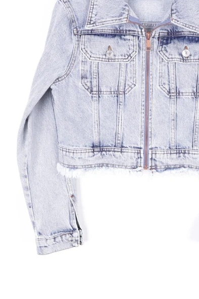 Püskül Detaylı ve Fermuarlı Kolları Düğmeli Kısa Kot Kadın Ceket Kar Yıkama Açık Mavi Denim ürün görseli 1