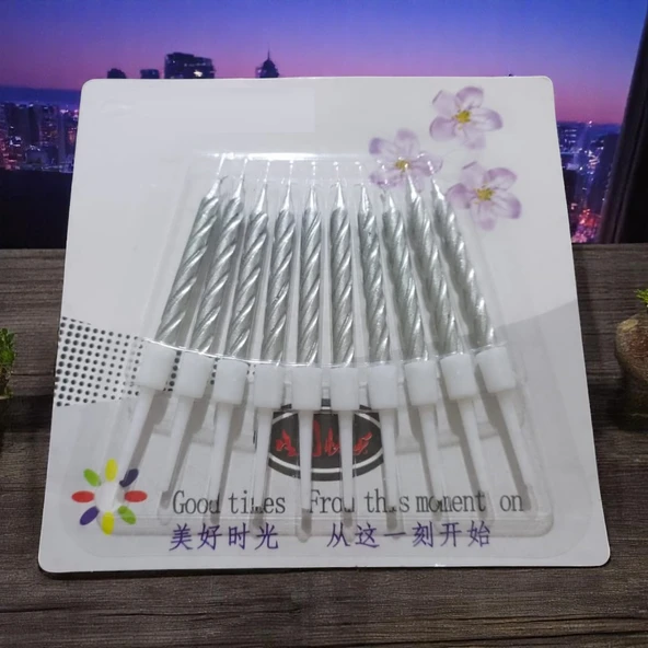 10 ADET YÜKSEK KALİTE KIVRIMLI METALİK GÜMÜŞ MUM 8 CM GÜMÜŞ PASTA MUMU PARLAK GÜMÜŞ DOĞUM GÜNÜ MUMU ürün görseli 1