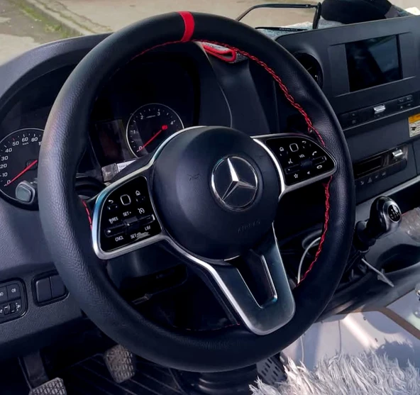 DİKİŞLİ DİREKSİYON KILIFI SİYAH DERİ KIRMIZI YÜZÜK KIRMIZI DİKİŞLİ MERCEDES SPRİNTER 2025 İÇİN ürün görseli 1