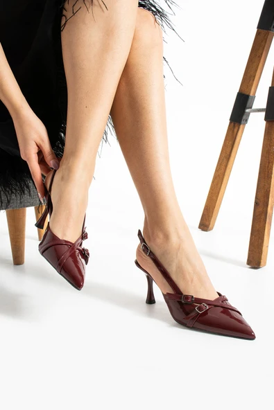 Albishoes Çift Toka Detaylı Arkası Açık Rugan Sivri Burun 8 Cm Ince Topuklu Stiletto Kadın Ayakkabı ürün görseli 1
