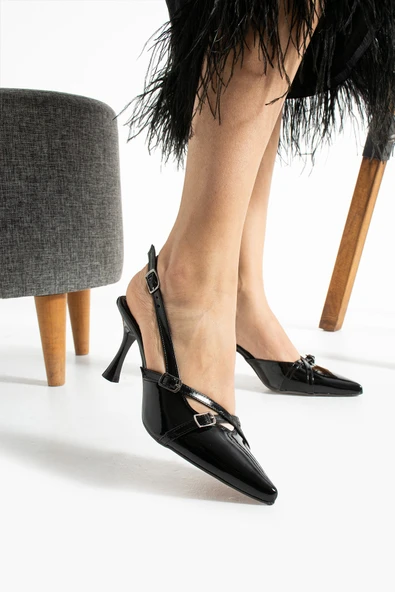 Albishoes Çift Toka Detaylı Arkası Açık Rugan Sivri Burun 8 Cm Ince Topuklu Stiletto Kadın Ayakkabı ürün görseli 1