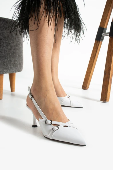 Albishoes Çift Toka Detaylı Arkası Açık Rugan Sivri Burun 8 Cm Ince Topuklu Stiletto Kadın Ayakkabı ürün görseli 1