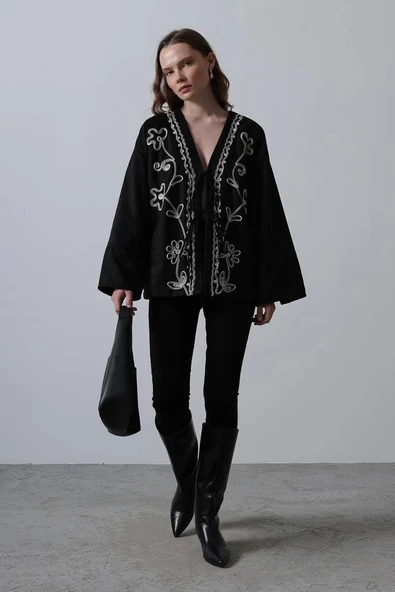 Siyah Nakış İşlemeli Müslin Kimono ürün görseli 1