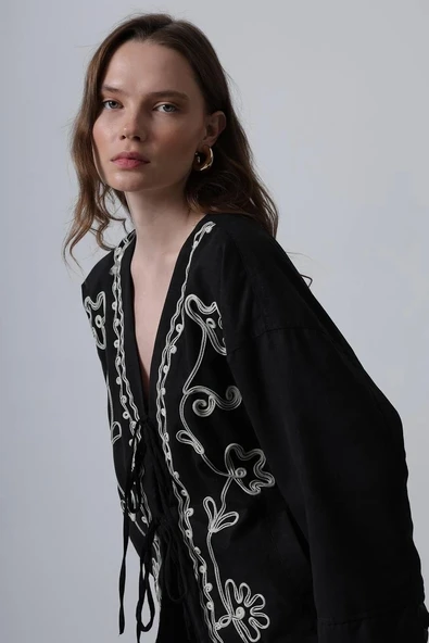Siyah Nakış İşlemeli Müslin Kimono - Resim 4