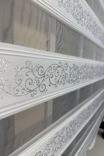 StorBurada Zebra Stor Perde Sarmaşık Desen Gümüş Simli  Etek Dilimli STB9300 V 01  Beyaz 200 x 260 ürün görseli 1
