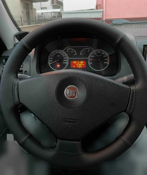 DİKİŞLİ DİREKSİYON KILIFI SİYAH DERİ NOKTALI DERİ SİYAH DİKİŞLİ FIAT ALBEA İÇİN ürün görseli 1
