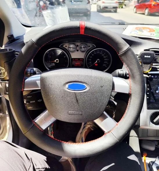 DİKİŞLİ DİREKSİYON KILIFI SİYAH - NOKTALI DERİ KIRMIZI YÜZÜK / DİKİŞ FORD FOCUS (fotodaki) İÇİN ürün görseli 1