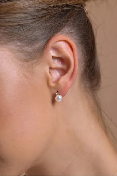 8,5 mm Doğal İncili 0,12 Karat Pırlantalı Küpe ürün görseli 1