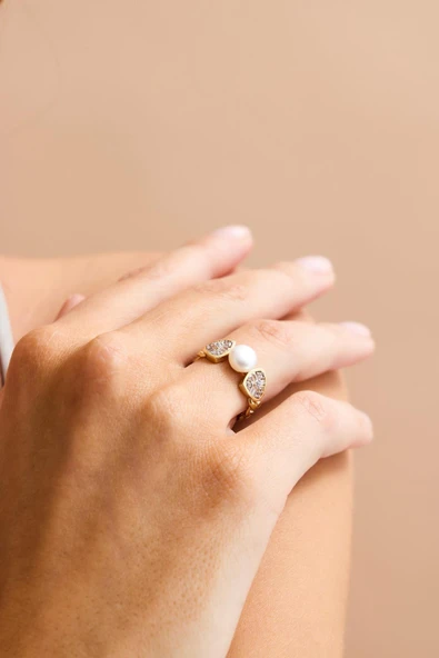 7,5 mm Üçgen Modeli Baget Taşlı Doğal İnci Yüzük ürün görseli 1