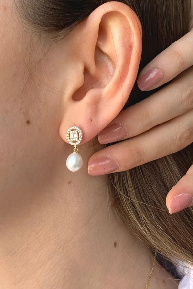 8,5 mm Baget Taşlı Doğal İnci Sallantı Küpe ürün görseli 1