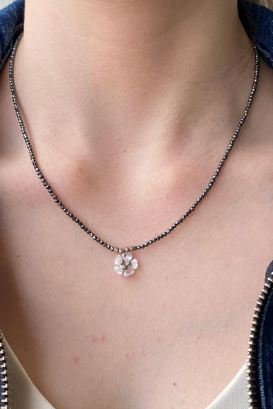 Sedef Taşlı Doğal İnci Dorika Toplu Spinel Kadın Kolye ürün görseli 1