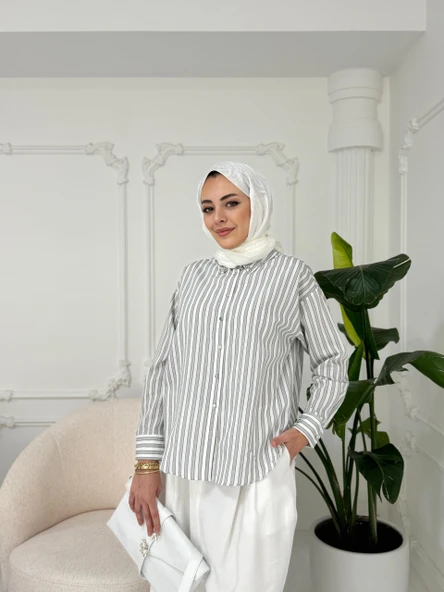 YAKASI BONCUKLU ÇİZGİLİ GÖMLEK ürün görseli 1