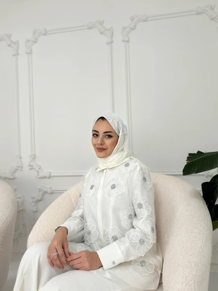 TAŞLI ÇİÇEK DETAYLI ORGANZE GÖMLEK ürün görseli 1