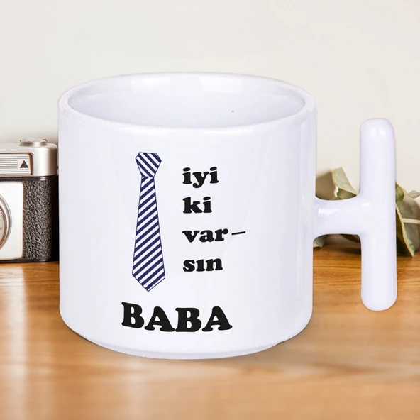 İyi Ki Varsın BABA Yazılı Babalar Gününe Özel Hediyelik T Kupa ürün görseli 1
