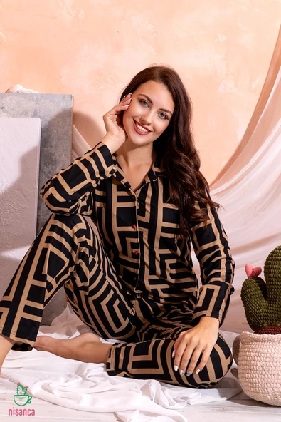Nisanca Kışlık Düğmeli Ekose Desen Yılbaşı Temalı  Kadın Süet Pijama Takımı ürün görseli 1