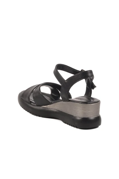 Siyah Kadın Dolgu Topuk Sandalet - Resim 4