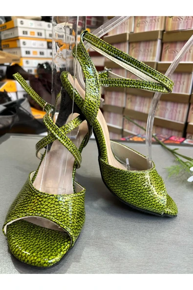 SUNA YAĞ YEŞİLİ SİYAH PETEK DESENLİ KELEBEK MODEL TANGO, DANS VE SALON ABİYE AYAKKABISI 8,5 CM TOPUK BOY ürün görseli 1