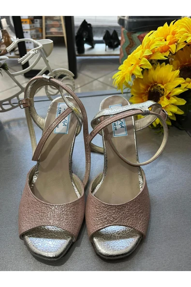 SUNA PUDRA-GÜMÜŞ KELEBEK MODEL 8,5 CM 13 PONT TANGO, DANS VE ABİYE AYAKKABISI ürün görseli 1
