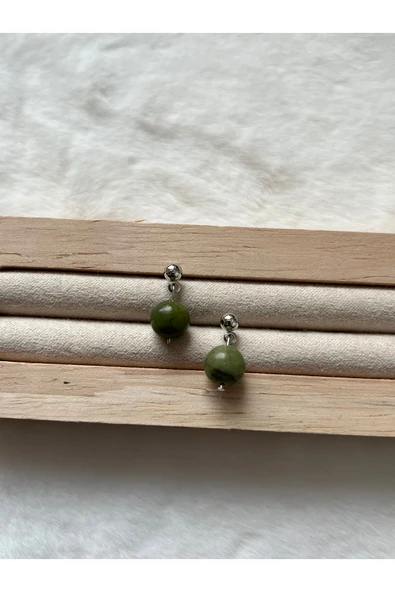 8 mm yeşim taşı gümüş kaplama top küpe ürün görseli 1