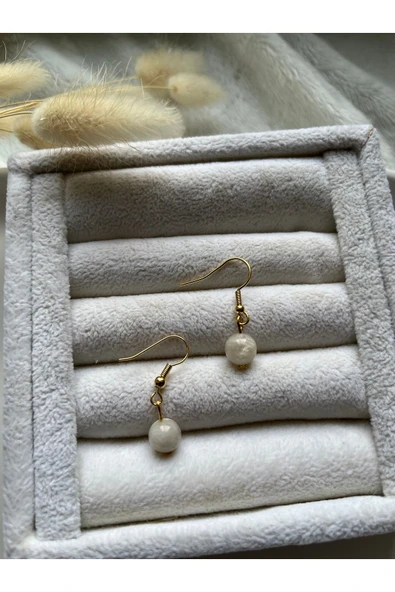 8 mm Ay Taşı Altın Kaplama Sallantı Küpe ürün görseli 1