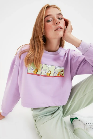 Lila Lisanslı Garfield Baskılı Crop Örme İnce Sweatshirt - Resim 2