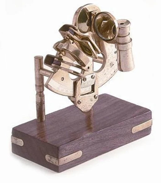 DENİZCİLİK GRUBU-Marine Pirinç Aksesuar-STANDLI SEXTANT-16x8x13 CM-JTTR30466 ürün görseli 1