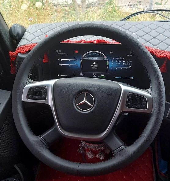 DİKİŞLİ DİREKSİYON KILIFI SİYAH DERİ/DİKİŞLİ MERCEDES ACTROS 1841 İÇİN fotoğraftaki direksiyonlar ürün görseli 1