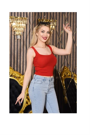 Kadın Kırmızı Fit Askılı Triko Crop Bluz – Yazlık Basic Şıklık ürün görseli 1