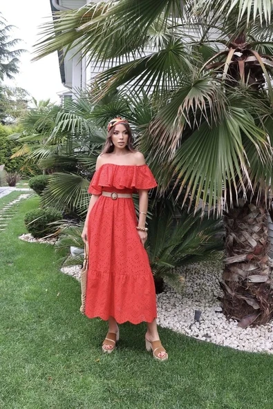 Kırmızı Omzu Lastikli Brode Elbise - Resim 2