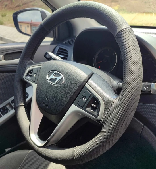 DİKİŞLİ DİREKSİYON KILIFI SİYAH DERİ NOKTALI DERİ SİYAH DİKİŞLİ HYUNDAİ ACCENT BLUE İÇİN ürün görseli 1