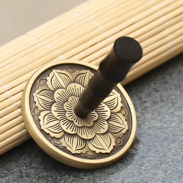 Mühür Mumu Pirinç Damga 50mm 3D Lotus Desen B + Sandal Ağacı Sap ürün görseli 1