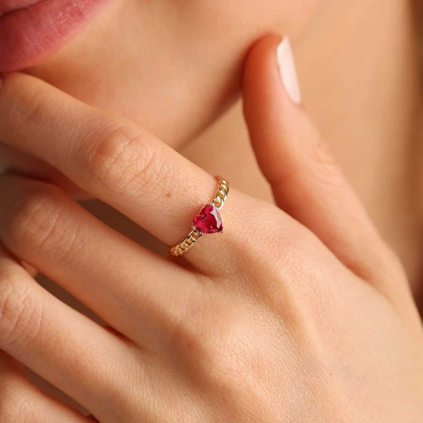 Sevgiliye Özel Altın Tektaş Yüzük Ruby ürün görseli 1