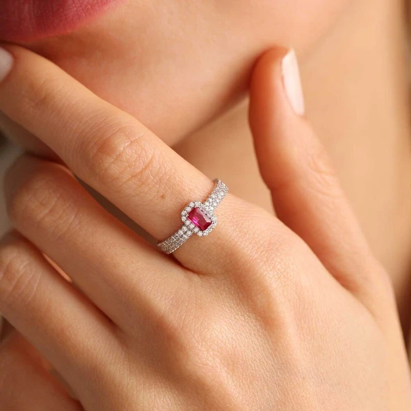 Beyaz Altın Baget Yüzük Ruby ürün görseli 1
