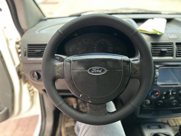 Ford Cornect Fiesta Dikmeli Direksiyon Kılıfı (Üniversal Kılıf) ürün görseli 1